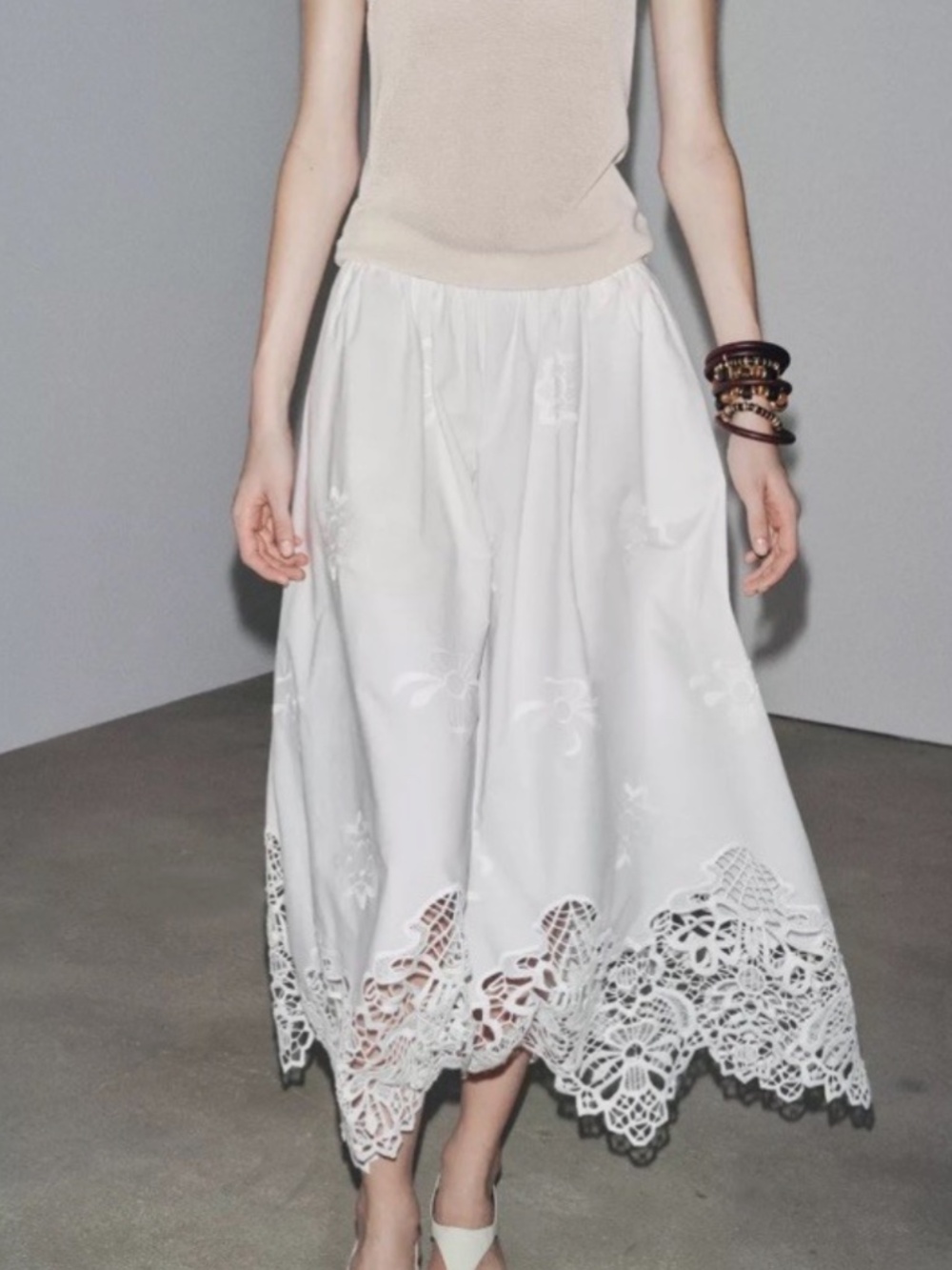Zara embroidered midi skirt - Picture 4 of 9